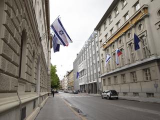 Izraelska zastava pred sedežem vlade