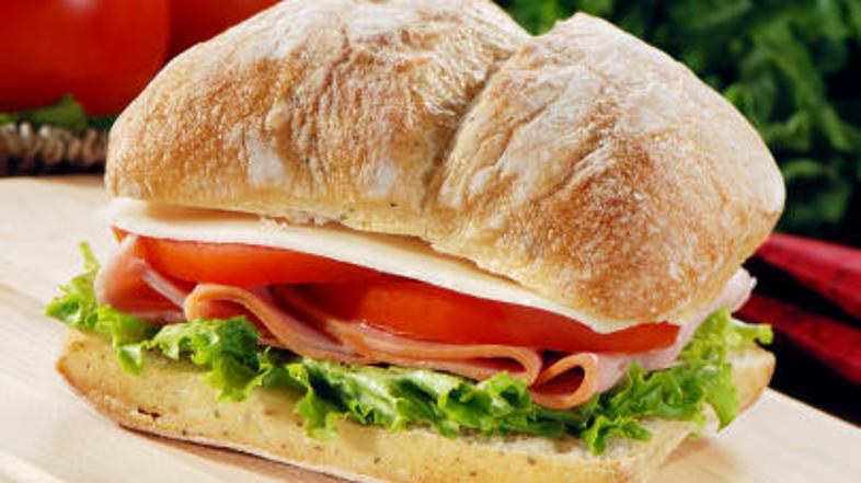 Sendvič se je znašel sredi prepira.