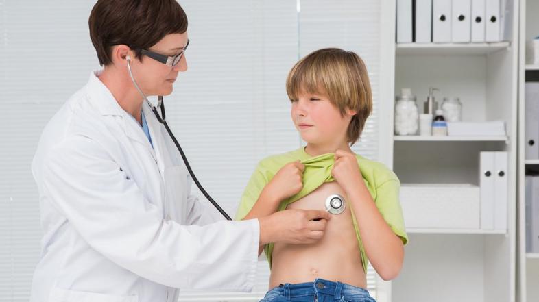 Otrok pri zdravniku