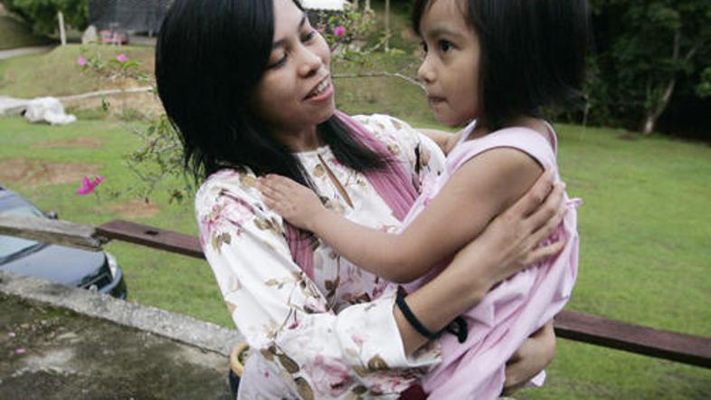 Kartika Sari Dewi Shukarno s hčerko.