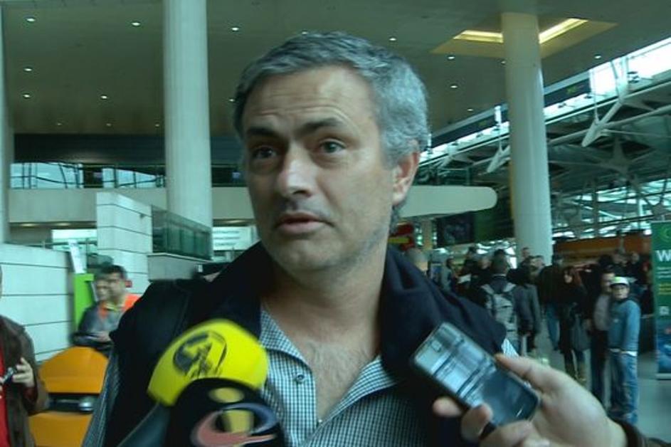 Mourinho letališče Lizbona prihod mikrofon mediji Abola
