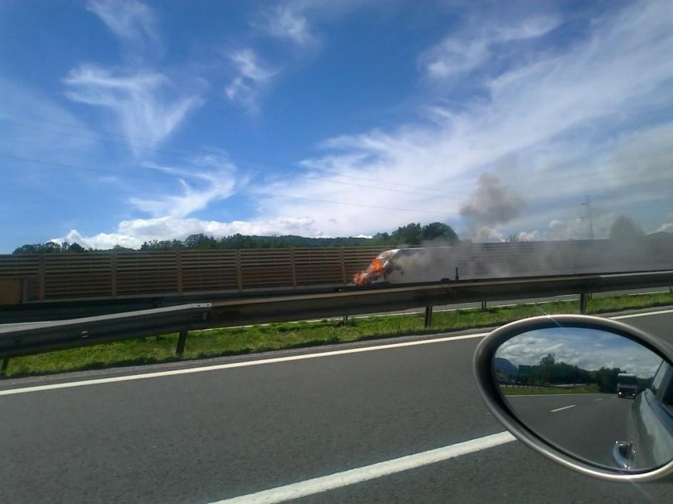 Požar kombija na obvoznici