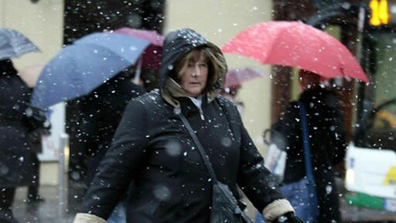 V naslednjih dneh bo snežilo na višini nad 600 metrov, na začetku tedna se po ni