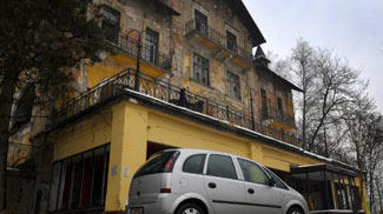 Razpadajoči hotel.