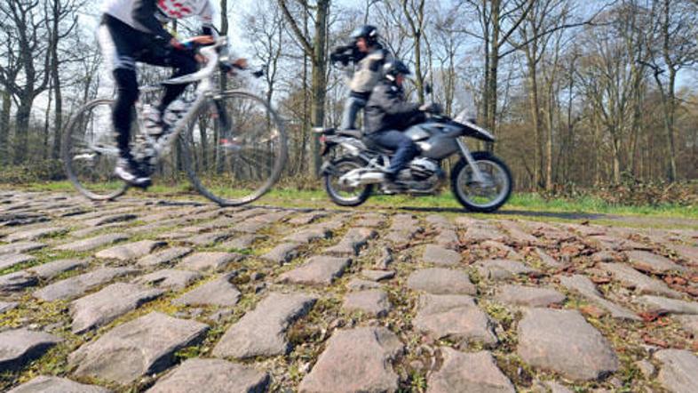 Po takih poteh poteka klasika vseh klasik, Pariz–Roubaix.
