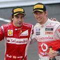 Fernando Alonso (Ferrari) in Jenson Button (McLaren)
