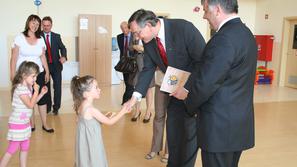 Danilo Türk je v Šentrupertu obiskal tudi prvi v celoti lesen vrtec v Sloveniji.