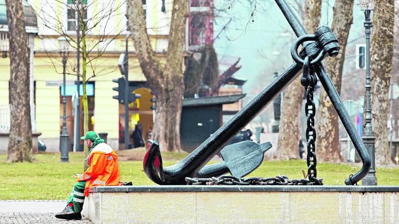 Po neuradnih podatkih zavoda za zaposlovanje so izvajalci v zadnjih dveh letih p