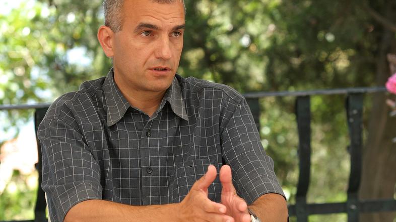 Gregor Strmčnik, vodja pobude za samostojno občino Ankaran, s somišljeniki poziv