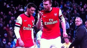 Mertesacker Özil Manchester City Arsenal Premier League Anglija liga prvenstvo