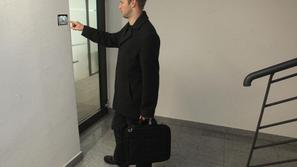 Inšpektorji kljub pooblastilom, ki jim jih daje zakonodaja, nadzorov v stanovanj