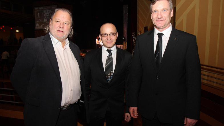 Gregor Jeza, na fotografiji z Dragom Podobnikom, naj bi v ponedeljek odstopil z 