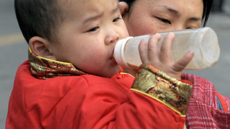 Vse več kitajskih otrok, ne le dojenčkov, boleha tudi zaradi kroničnih obolenj d