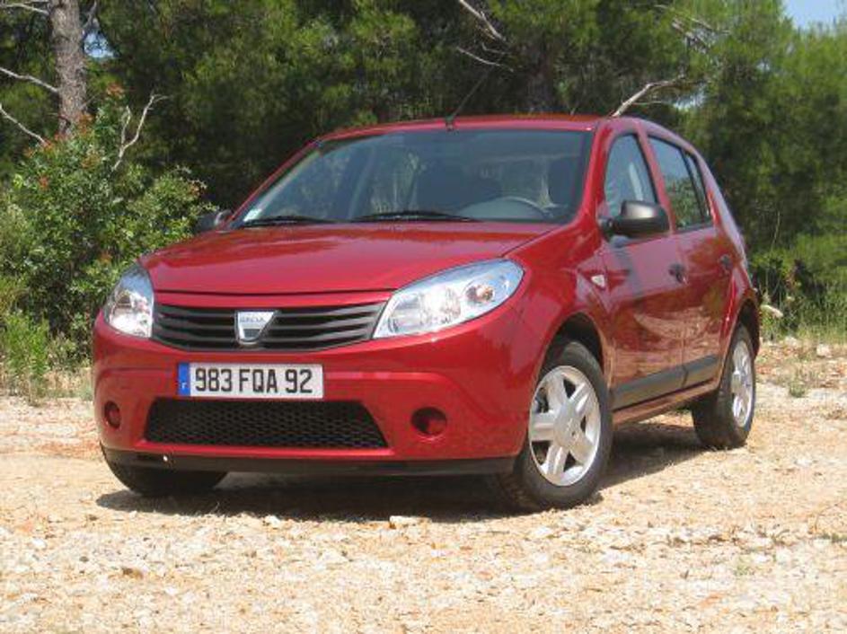 Opremski paketi so trije - osnovni sandero, ambiance in laureate.