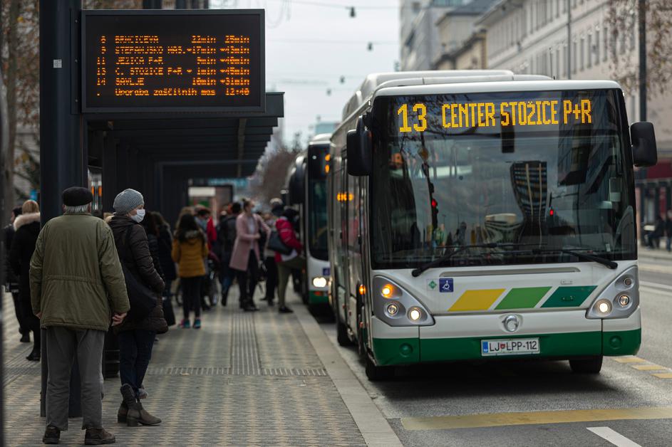 Slovenija Ljubljana koronavirus covid-19 ulica ljudje