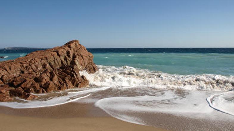 Francoske plaže niso več tako zelo rajske za ljubitelje golih prsi.