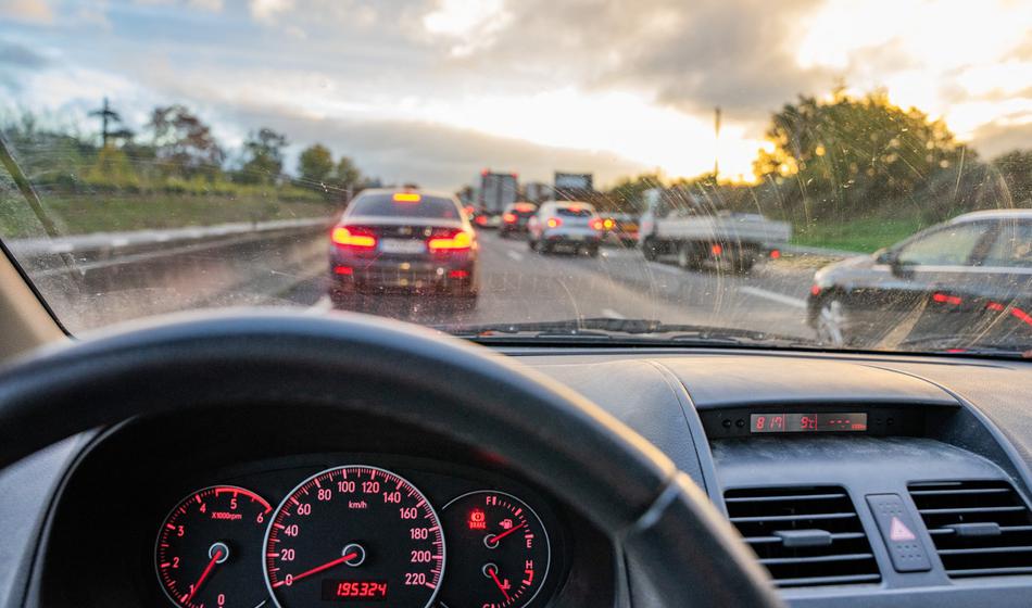 Nekdanja občinska svetnica pijana, pešec izgubil nogo