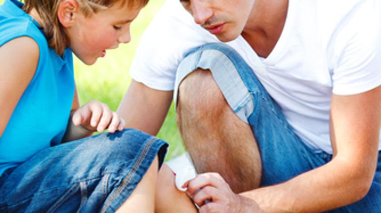 otrok, deklica, poškodba, oče