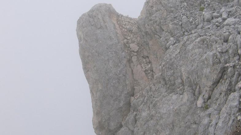 Zapora poti na Razor