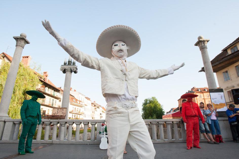 Ana Desetnica že razigrala ulice