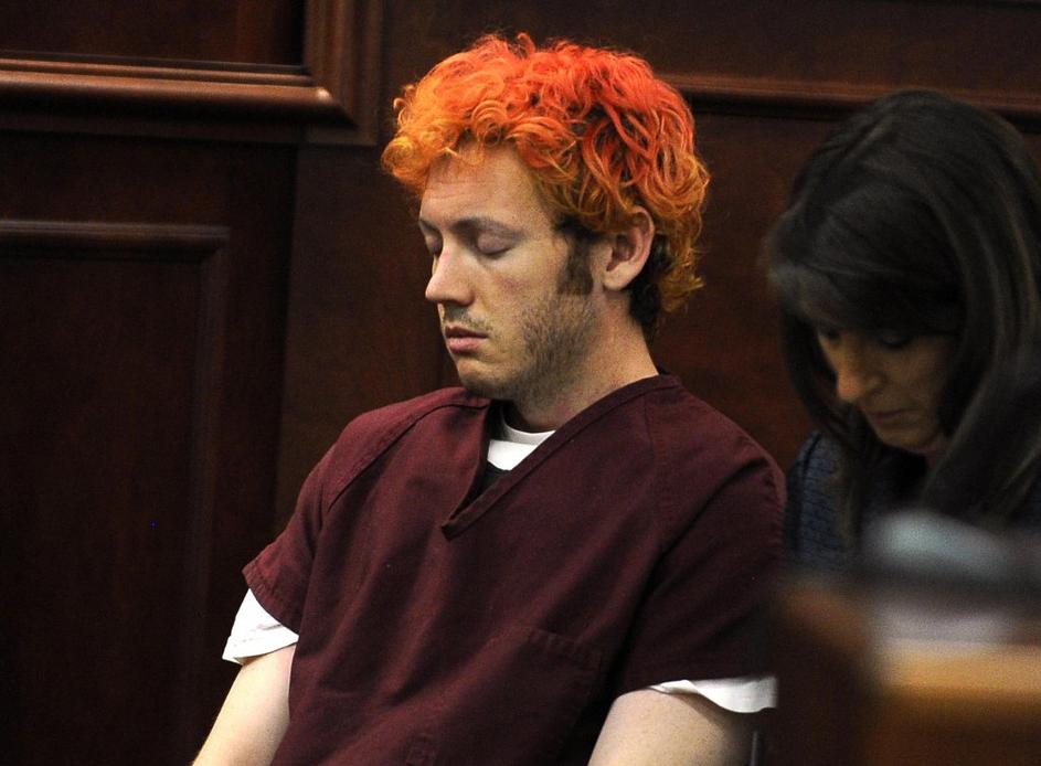 James Holmes po pokolu prvič na sodišču.