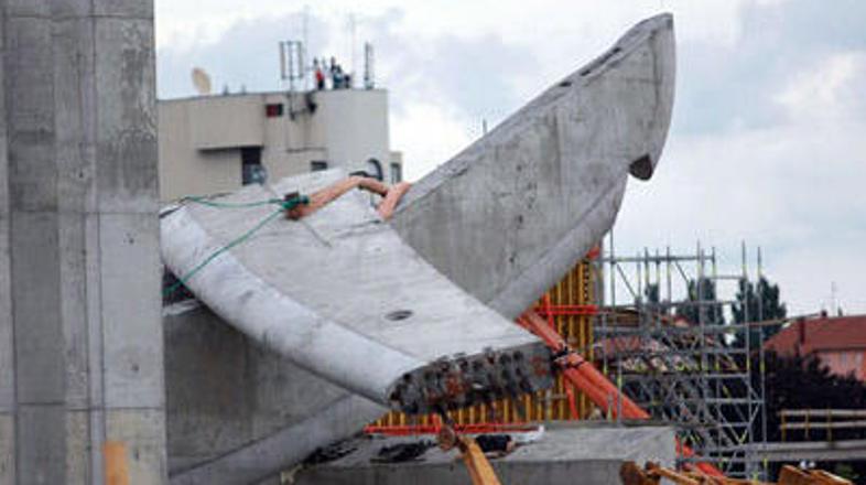 Zrušitev žerjava ni zahtevala človeških življenj.