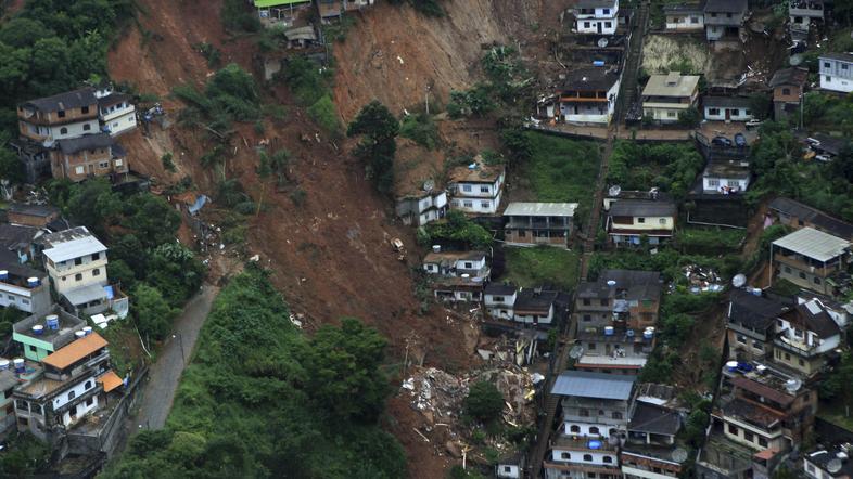 Poplave in spremljajoči plazovi so največja naravna katastrofa v 190-milijonski 