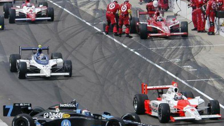 Najrazburljivejši trenutek dirke je bila nesreča Danice Patrick.