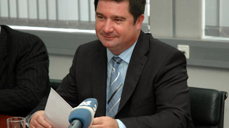 Razrešeni predsednik uprave Luke Koper, Robert Časar