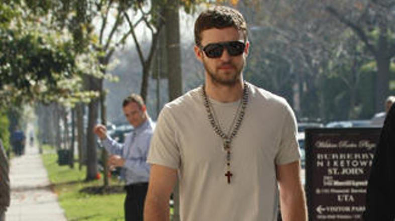 Justin bo o nakupu prstana še premislil.