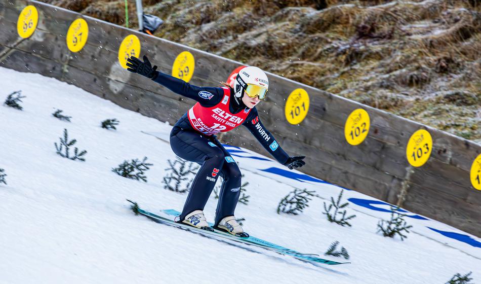 Osvajalka medalj z mladinskih prvenstev smuči nenadoma postavila v kot