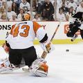 Jevgenij Malkin strelja ... in to je goooool. Martin Biron je znova premagan.