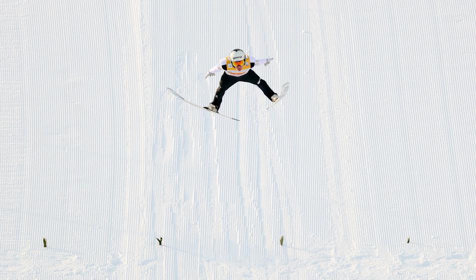 Šok: Domen Prevc po diskvalifikaciji ostal brez rekordne zmage
