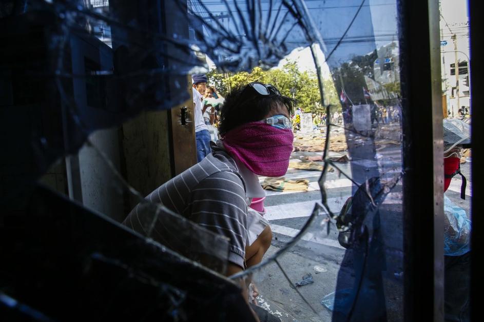 Tajska nemiri spopadi protesti policija