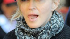 Madonni se sline pocedijo le ob pogledu na mlade moške. (Foto: Flynet)