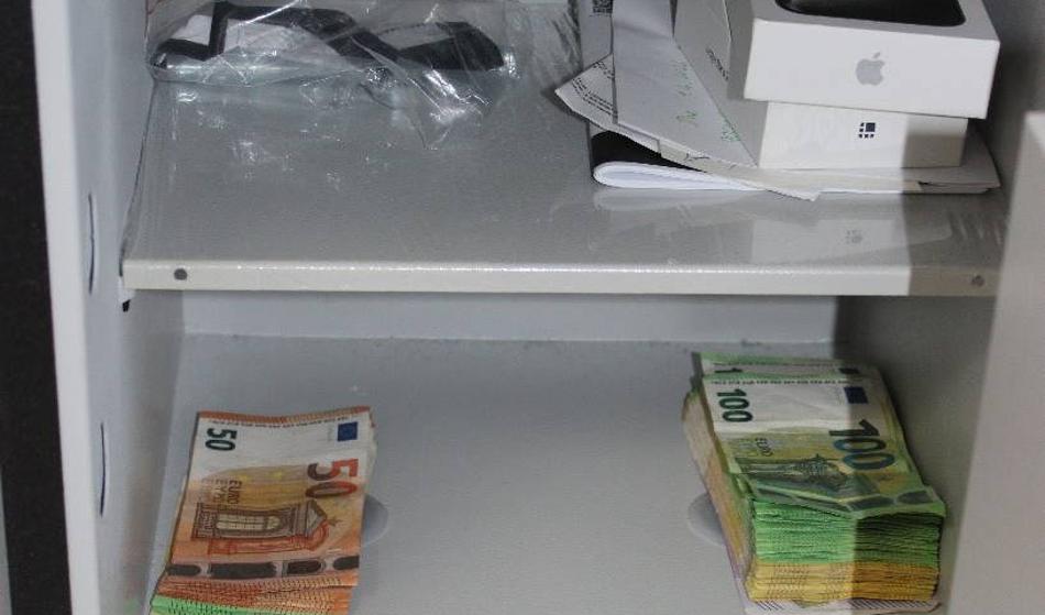 Na tak prizor so naleteli policisti pri 38-letniku doma