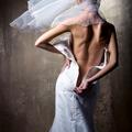 Mladoporočenca sta privarčevala pri dragih poročnih oblekah. (Foto: Shutterstock