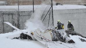 Letalo naj bi po neuradnih podatkih pripadalo nemški letalski družbi Windrose Ai