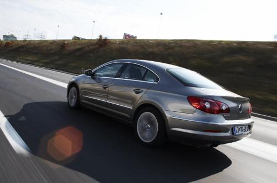 Lega na cesti je odlična, zahvala za to gre električno nastavljivemu vzmetenju, 