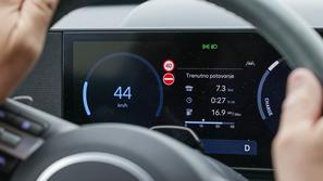 Inteligentni asistent za hitrost, asistenčni sistem, vožnja, omejitev hitrosti