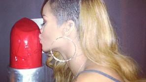 Rihanna, šminka, MAC RiRi Woo