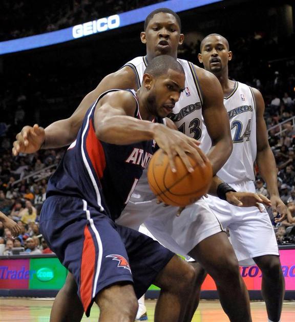 Al Horford, Kevin Seraphin in Hilton Armstrong