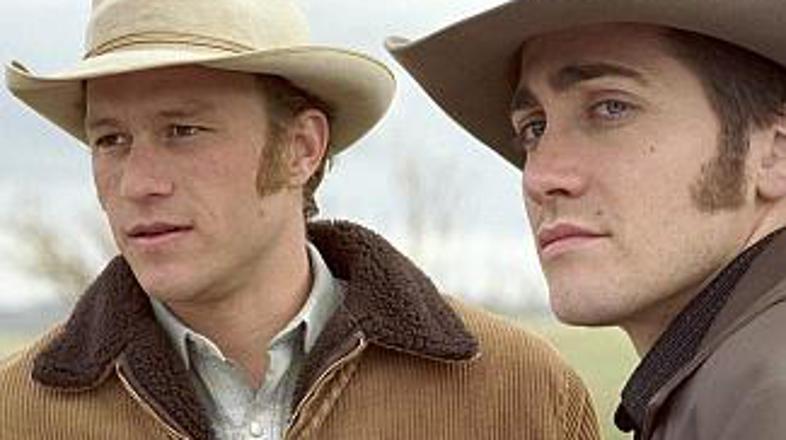 V Gori Brokeback sta se zaljubila junaka, ki sta ju odigrala Heath in Jake.