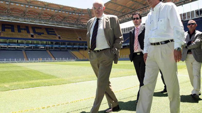 Luis Aragones se je v soboto prvič sprehodil po stadionu Sukru Saracoglu.