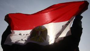 Protestnica z egiptovsko zastavo