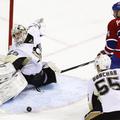 Marc-Andre Fleury je zaklenil vrata in Penguins so povedli 2:1 v zmagah. (Foto: 