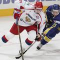 Fedor Fedorov (levo) bo moral še nekaj časa počakati na svoj nastop v ligi NHL.