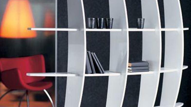 V majhnem stanovanju lahko namesto klasične pregradne stene uporabite tako s pol