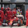 kimi raikkonen ferrari boks garaža mehaniki