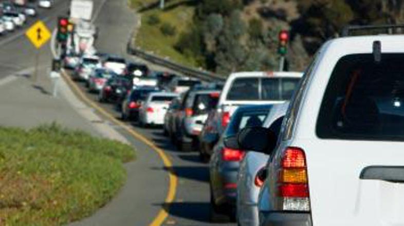 Namesto zaprtih središč predlagam uporabo kočij za en dan.